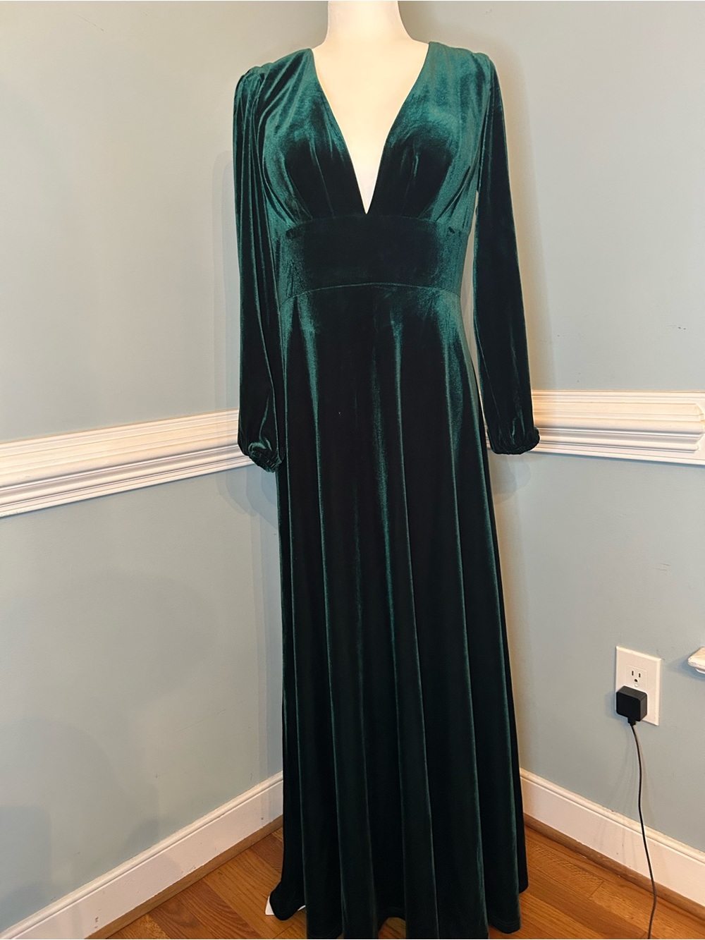 Long Sleeve Emerald Velvet V-Neck Maxi Dress